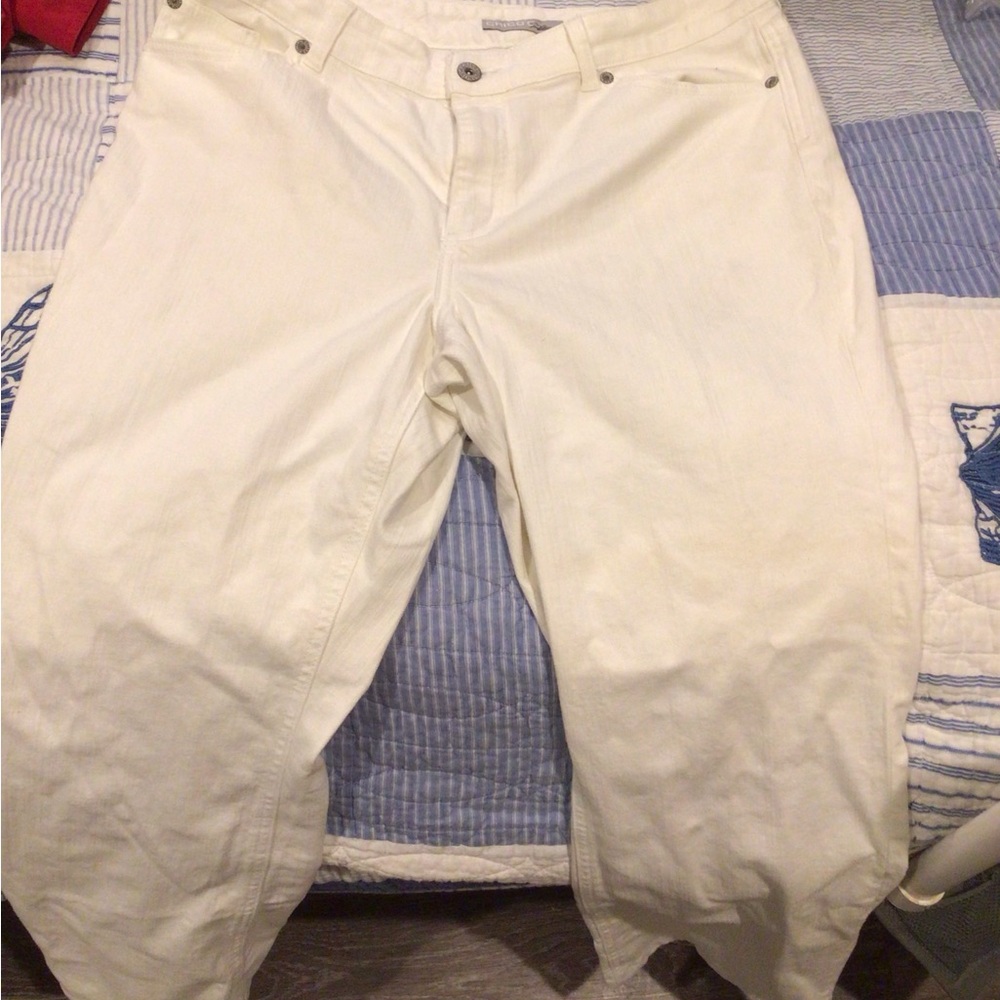 White like new Chicos jeans
2.5